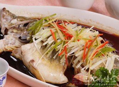 輔料材料:醬油1湯匙,魚露1湯匙,糖1匙半 輔料材料:醬油1湯匙,魚露1湯匙,糖1匙半