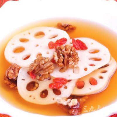 材料：蓮藕一節600g，豬瘦肉500g，紅棗20g
