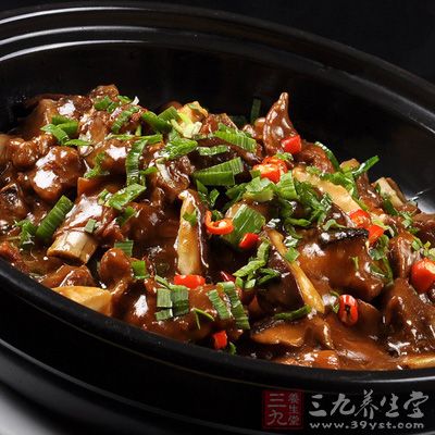為了徹底去除羊肉的腥膻味，還可適當加大香料的用量