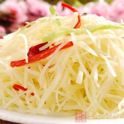 材料:土豆絲500克,干辣椒30克,醋10克,辣椒醬15克等 材料:土豆絲500克,干辣椒30克,醋10克,辣椒醬15克等