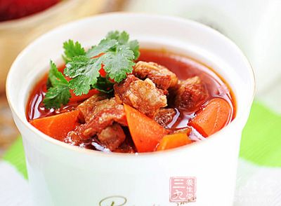 材料:牛腩,白蘿卜,老抽,鹽,雞精,料酒,冰糖,芝麻,蔥姜 材料:牛腩,白蘿卜,老抽,鹽,雞精,料酒,冰糖,芝麻,蔥姜