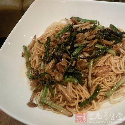可將熬好的蔥油倒入密封瓶藏保存 可將熬好的蔥油倒入密封瓶藏保存