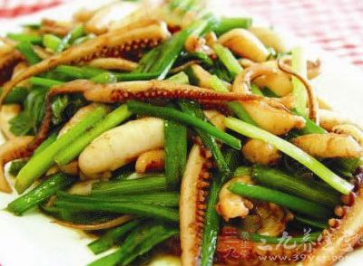 韭菜炒鱿魚的制作方法