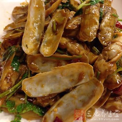 材料:蛏,蔥,姜,蒜,青紅椒,福建老酒,味精,胡椒粉等 材料:蛏,蔥,姜,蒜,青紅椒,福建老酒,味精,胡椒粉等