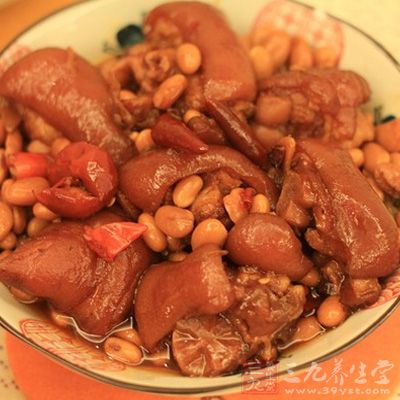 最後加入鹽和白胡椒粉調味即可