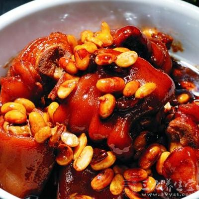 最後加入鹽和白胡椒粉調味即可