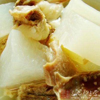 調入鹽、胡椒粉、雞粉