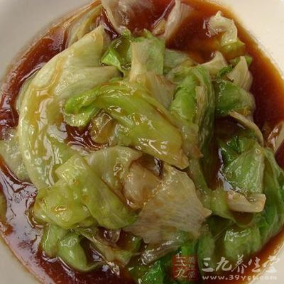 在開水中加入色拉油可以增加色澤的光亮程度