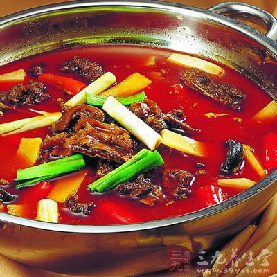 桂皮15克,黃酒100克,白酒25克,辣椒(紅,尖,干)10克,醬油75克,味精2克等 桂皮15克,黃酒100克,白酒25克,辣椒(紅,尖,干)10克,醬油75克,味精2克等