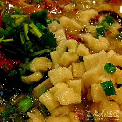 待湯煮至香氣濃稠時關火