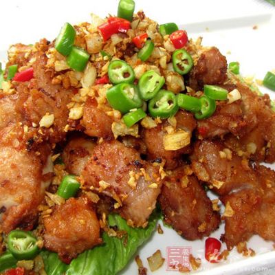 蒜香排骨的做法