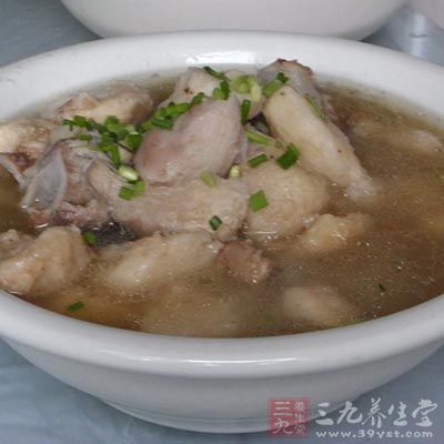 芋頭骨頭湯的做法