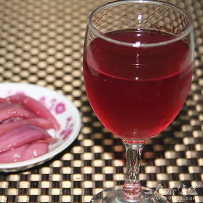 每日約一杯(50毫升)，年紀大的人每次20毫升左右