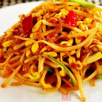 材料:黃豆芽250g,粉條150g,裡脊肉150g,韭菜100g等 材料:黃豆芽250g,粉條150g,裡脊肉150g,韭菜100g等