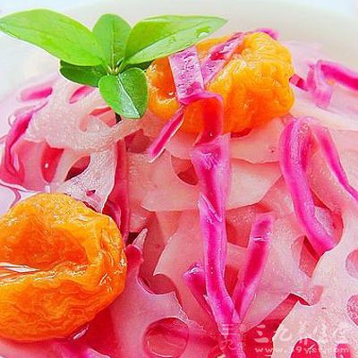 材料:紫甘藍,蓮藕,話梅肉,白醋,白糖,鹽一點點 材料:紫甘藍,蓮藕,話梅肉,白醋,白糖,鹽一點點