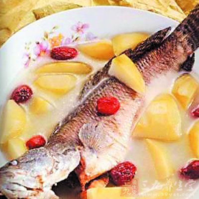胡蘿卜生魚湯的做法
