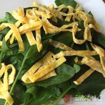 蛋皮炒菠菜的做法