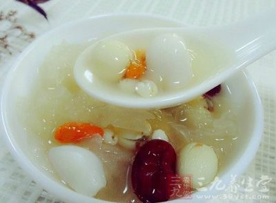 紅棗銀耳蓮子羹的制作方法
