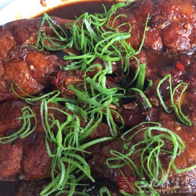 待湯汁基本收干,加味精和蔥花、香菜出鍋即可 待湯汁基本收干,加味精和蔥花、香菜出鍋即可
