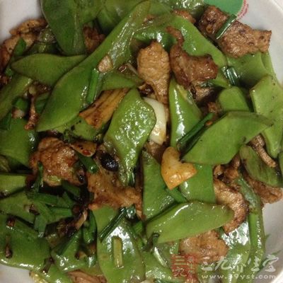 放點點水，水干時翻炒兩分鐘即可出鍋