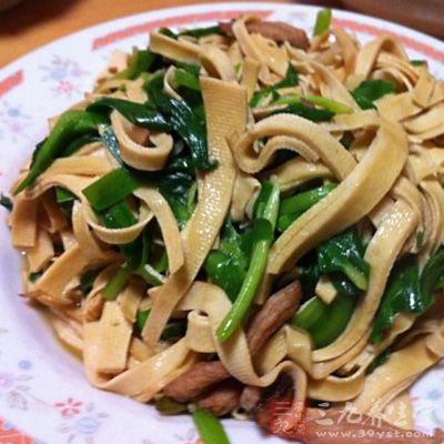 因為豆腐皮本身就是鹹的,不用加鹽 因為豆腐皮本身就是鹹的,不用加鹽