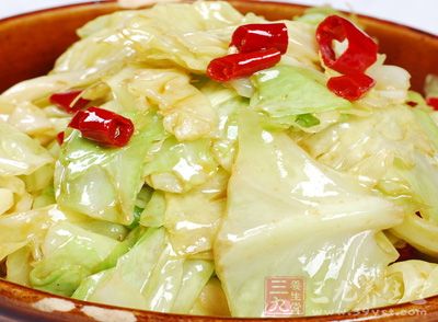 卷心菜一顆、蒜幾瓣、干辣椒10-15個、花椒10粒左右 卷心菜一顆、蒜幾瓣、干辣椒10-15個、花椒10粒左右