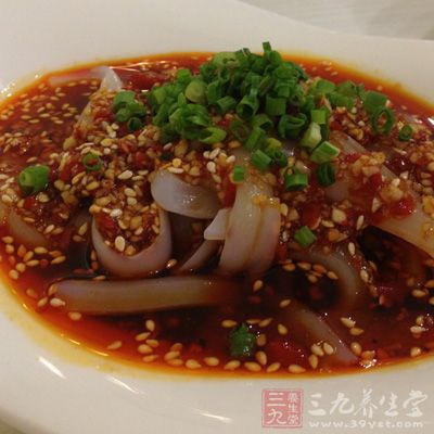 粉微透明加入青紅椒翻炒均勻 粉微透明加入青紅椒翻炒均勻