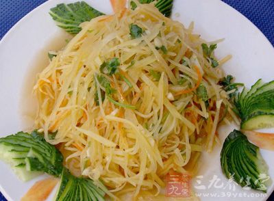 涼拌土豆絲是日常生活中常見的美食