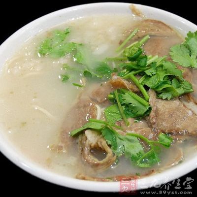 加入開水，大火燒開，片刻後移到砂鍋