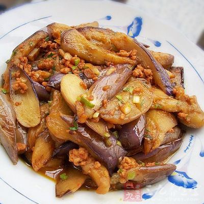 炒至茄子變得軟爛入味即可 炒至茄子變得軟爛入味即可