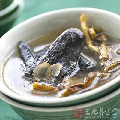 大火燒開後持續大火炖5分鐘後，轉小火煲制1小時