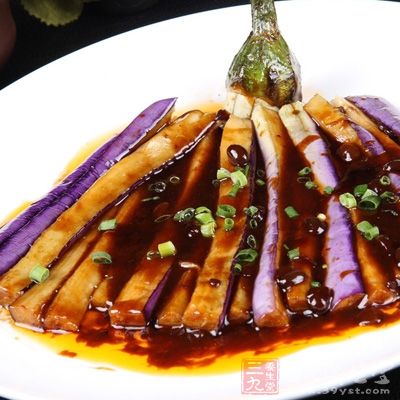 加入料汁一起翻炒，湯濃稠時出鍋即可