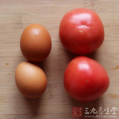 兩雞蛋配上這樣大小的西紅柿兩個
