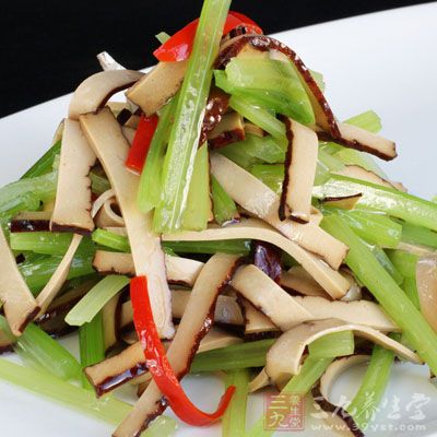 芹菜炒香干,還有鹵香的味道 芹菜炒香干,還有鹵香的味道