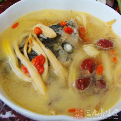 黃花菜魚頭煲