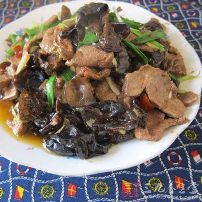 黑木耳炒豬肝