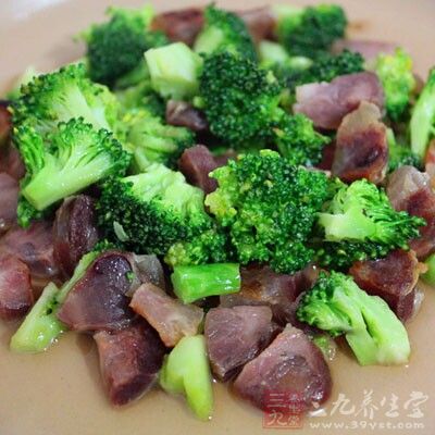 西蘭花炒臘腸，非常不錯，簡單好吃