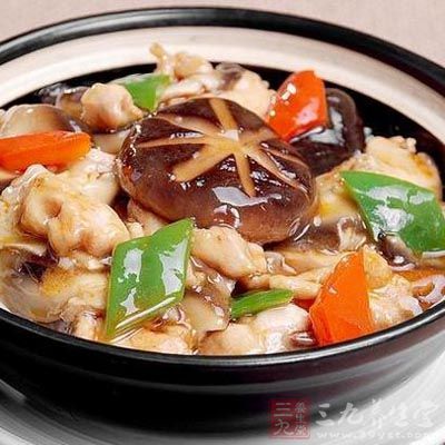 香菇滑雞煲仔飯的做法