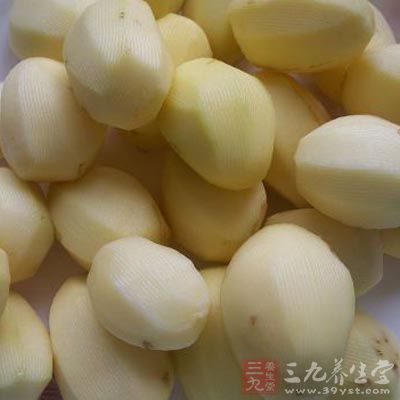 放入小土豆