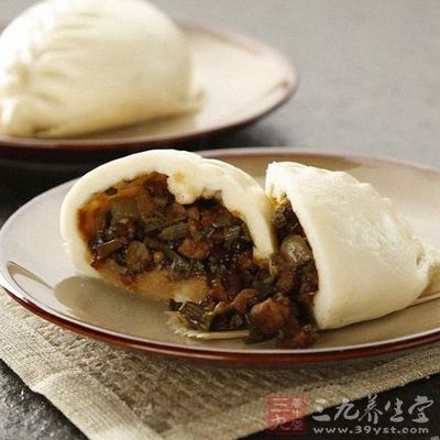 面團排氣後分成均勻十份揉圓