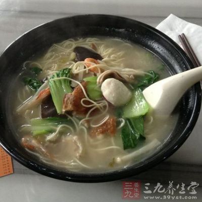 魚圓青菜面條