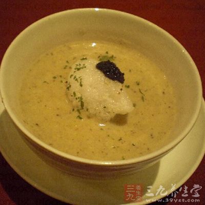 意大利面條配煙肉奶油汁