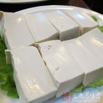要多攝取蛋白質豐富又不刺激胃的食品如豆腐