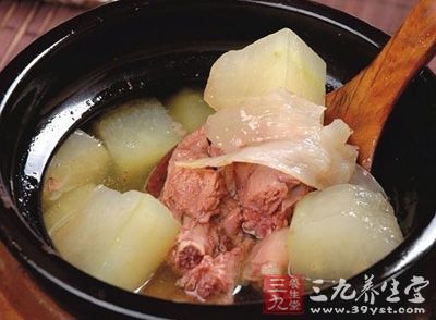鴨子性涼，冬瓜滋陰，兩者與瘦肉搭配，能起到健脾養胃、滋陰清熱的良效