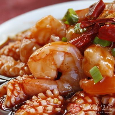 人參食用的方法有炖服、嚼食、磨粉、沖茶、泡酒等多種方法
