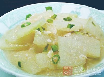 冬瓜500克去皮切片，蝦皮70克，香油、食鹽、花椒、蔥、味精各適量