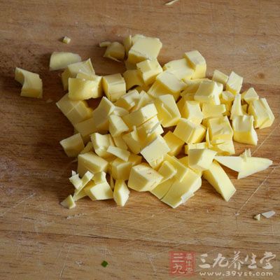 再加入切小塊的蔓越莓