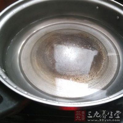 加入半鍋清水