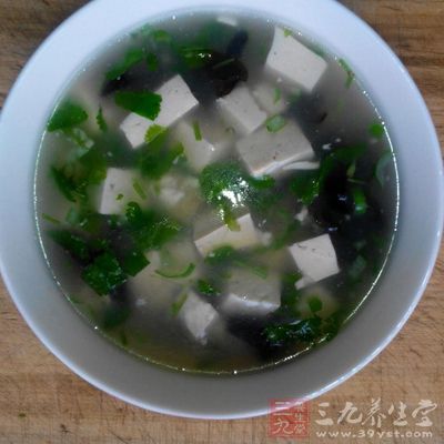 黑木耳豆腐湯的制法