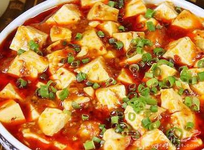 豆腐是日常生活中常見的食材之一,它以嫩、鮮而聞名,受到廣大群眾的喜愛 豆腐是日常生活中常見的食材之一,它以嫩、鮮而聞名,受到廣大群眾的喜愛